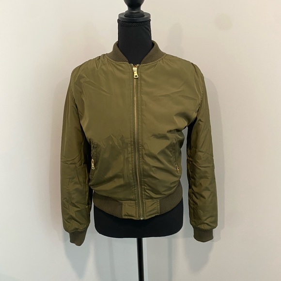 Bomber jacket in olive green size: M in excellent condition. Orange interior - Picture 3 of 10